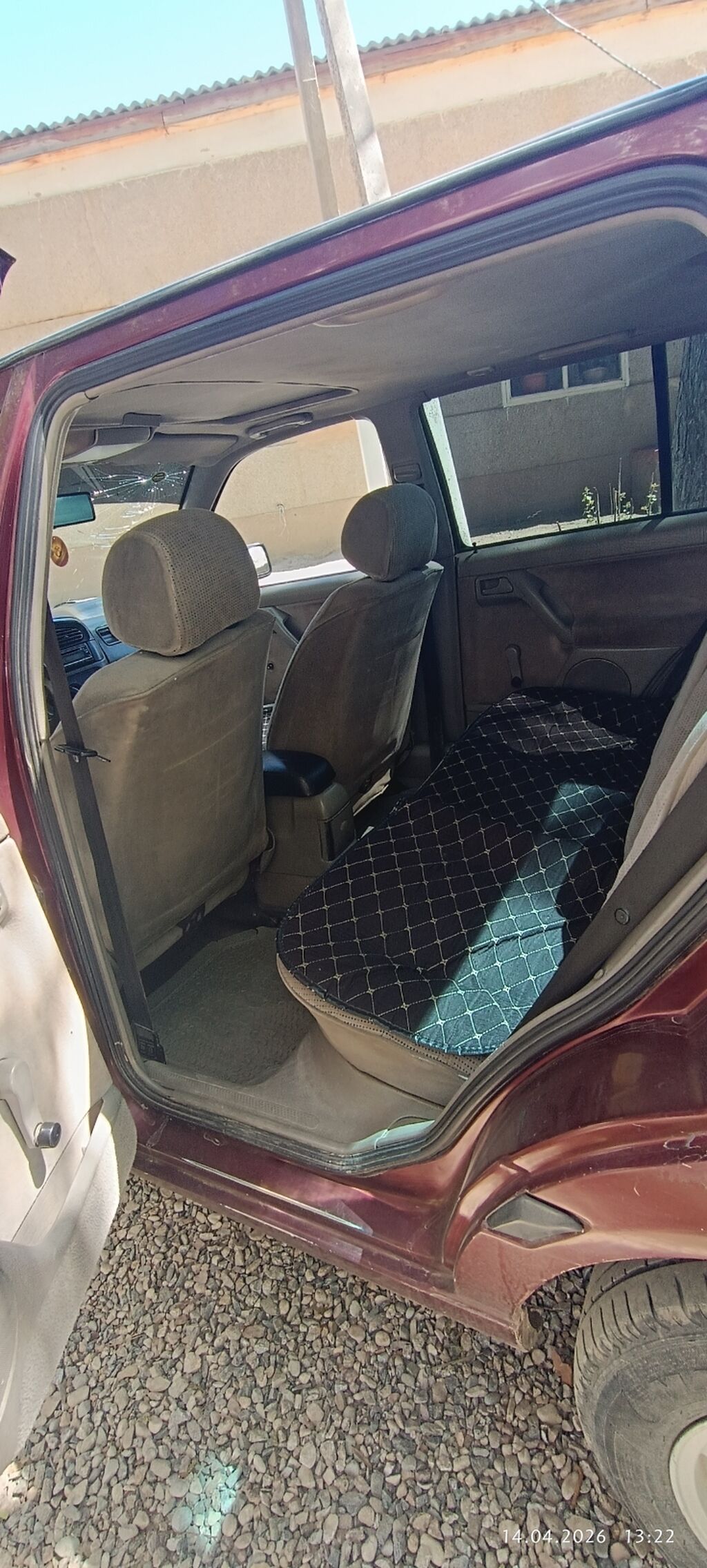 Volkswagen Vento: 1992 г., 1.8 л, Механика, Бензин, Седан: фото 5