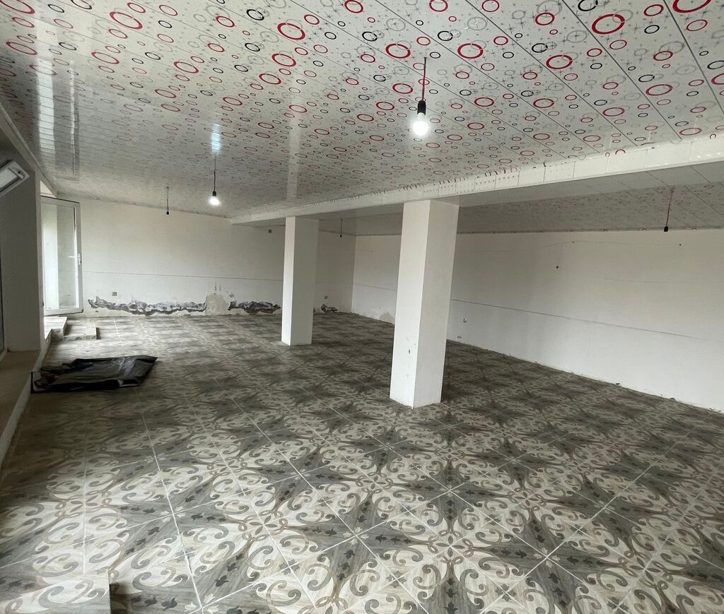 Obyekt Binə Savxoz, Xəqani Aslanov küç. 90 m2-dir (alt mərtəbə)