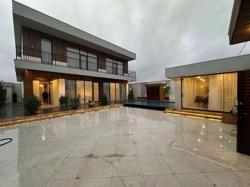4 otaqlı, 300 kv. m, Yeni təmirli