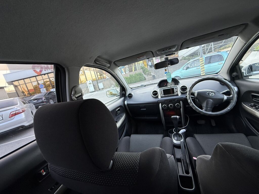 Toyota Ist: 2004 г., 1.3 л, Автомат, Бензин, Хэтчбэк: фото 5