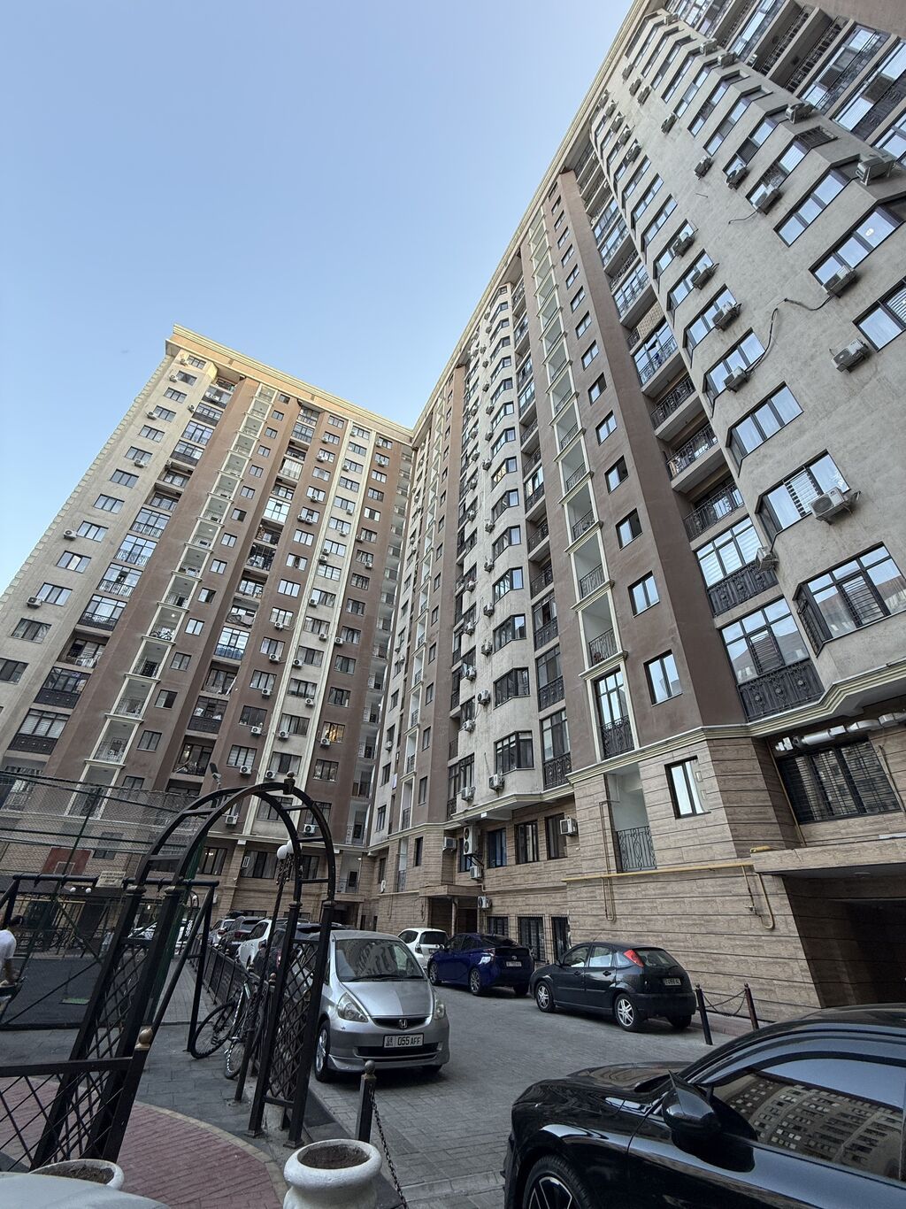 3 комнаты, 105 м², Кожомкул стадион Элитка, 15 этаж, Евроремонт: фото 1
