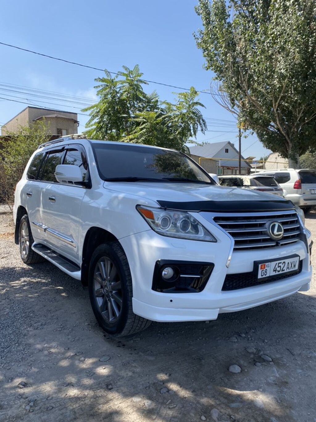 Lexus LX: 2011 г., 5.7 л, Автомат, Бензин, Внедорожник: фото 3