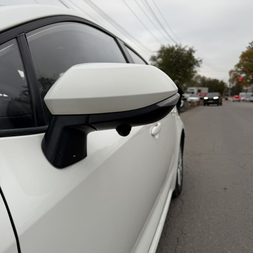 Toyota Corolla: 2022 г., Гибрид, Седан: фото 4