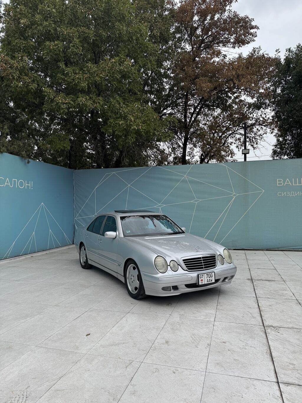 Mercedes-Benz E-Class: 2001 г., 5 л, Автомат, Бензин, Седан: фото 2