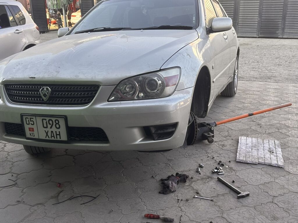 Toyota Altezza: 2002 г., 2 л, Бензин, Седан: фото 3