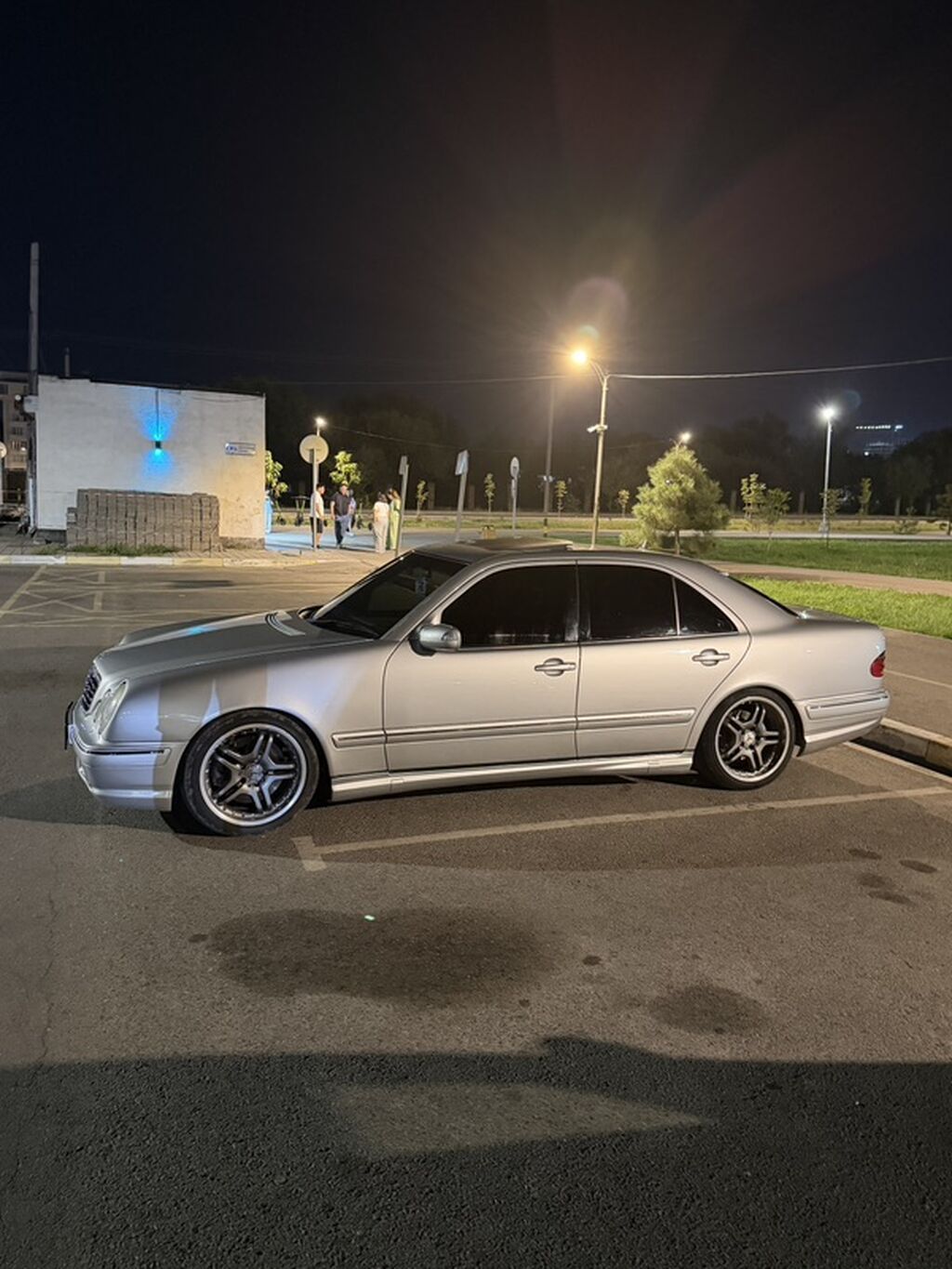 Mercedes-Benz E-Class: 1999 г., 5.4 л, Автомат, Бензин, Седан: фото 2