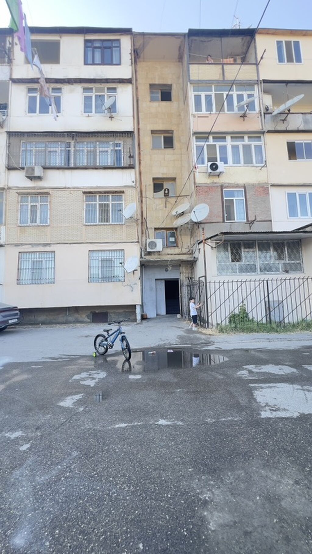 Bakı, Bakıxanov qəs., 3 otaqlı, Köhnə tikili, m. Neftçilər, 97 kv. m