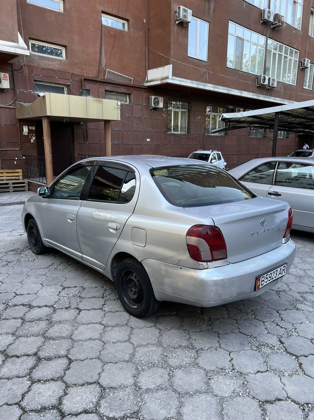 Toyota Platz: 2001 г., 1.3 л, Автомат, Газ, Седан: фото 4