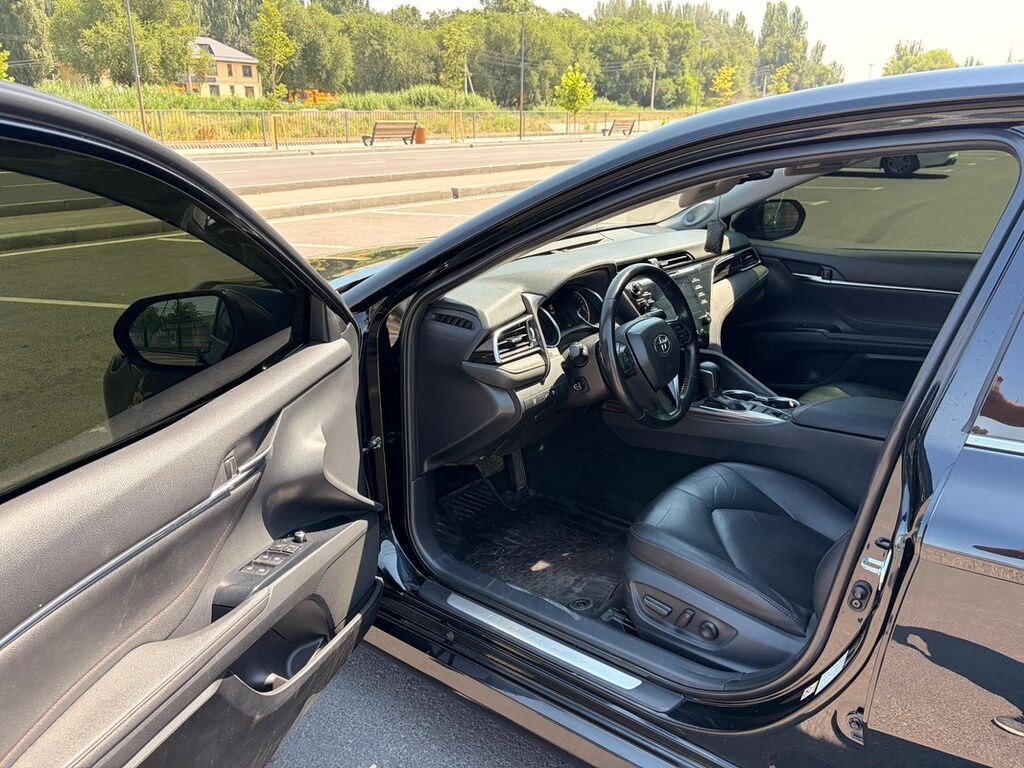 Toyota Camry: 2018 г., 3.5 л, Автомат, Бензин, Седан — фото 8