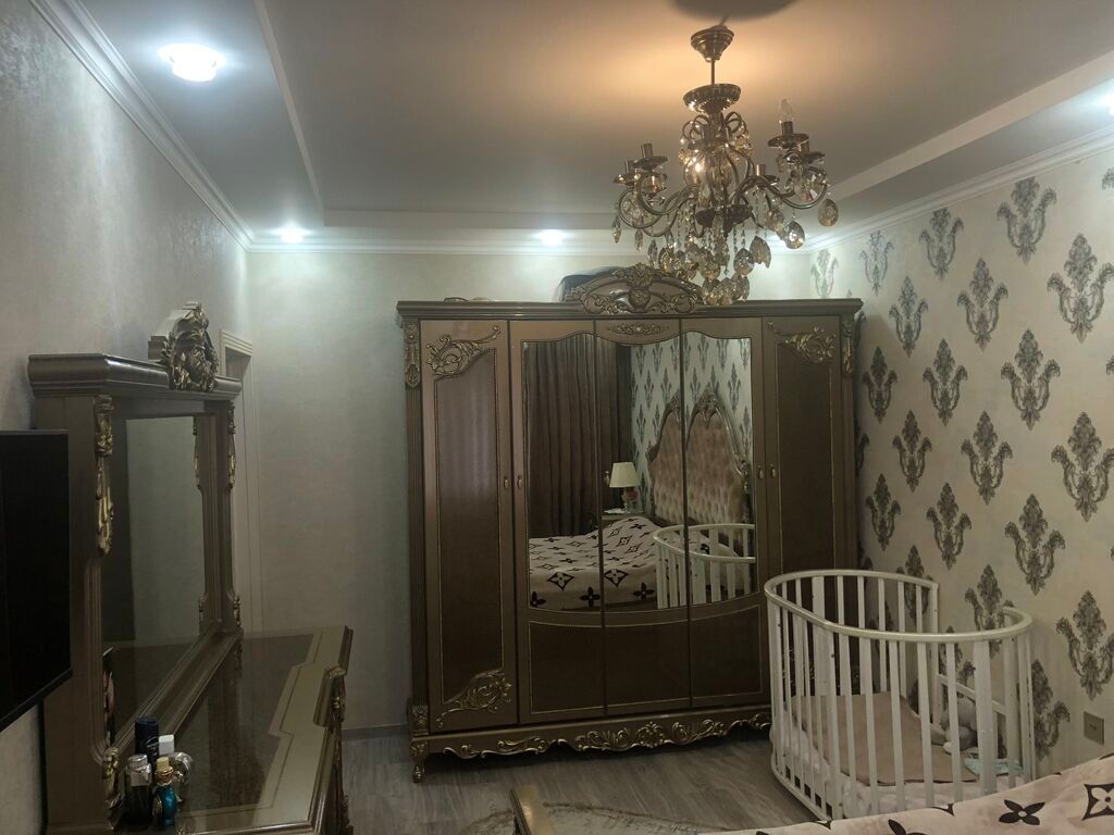 Bakı, Bakıxanov qəs., 5 otaqlı, Köhnə tikili, m. Neftçilər, 120 kv. m