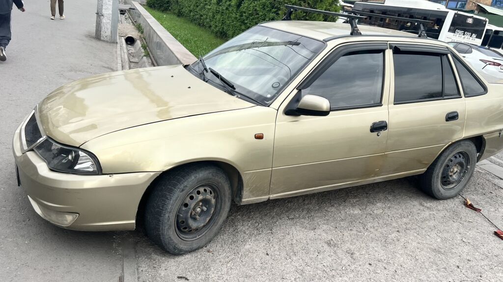 Daewoo Nexia: 2009 г., 1.5 л, Механика, Бензин, Седан: фото 3