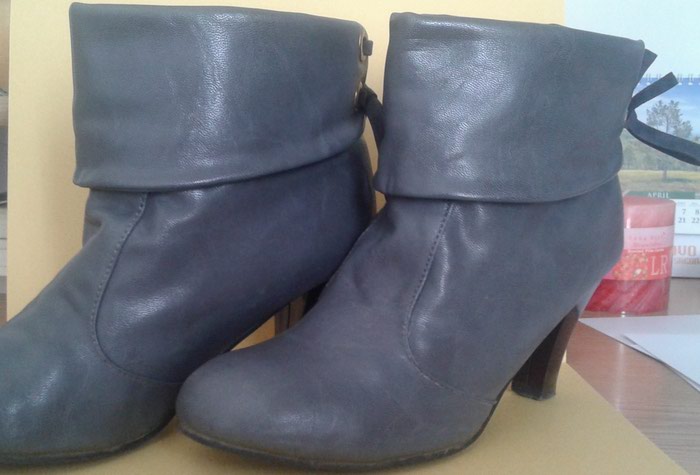 Ženske čizme: SNIZENO! Ocuvane sive cizme 37 broj, stikle 8 cm na lalafo.rs SNIZENO! Ocuvane sive cizme 37 broj, stikle 8 cm - Novi Sad
