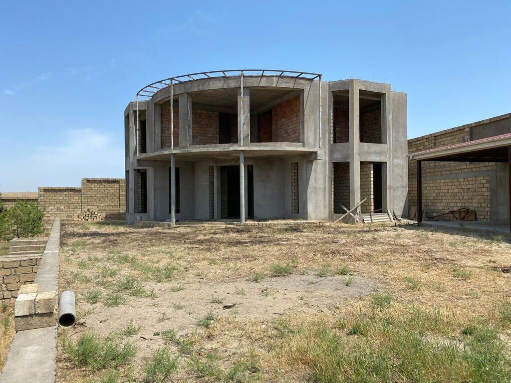 8 otaq, 322 kv. m, Təmirsiz