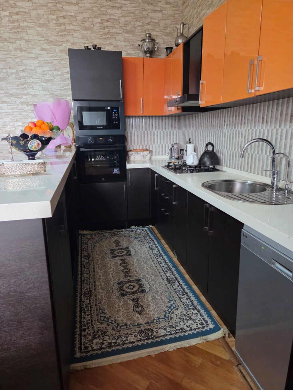 ✨ Bakıxanov Qəsəbəsində Obyekt Təyinatlı 3 Mərtəbəli, 9 Otaqlı Həyət