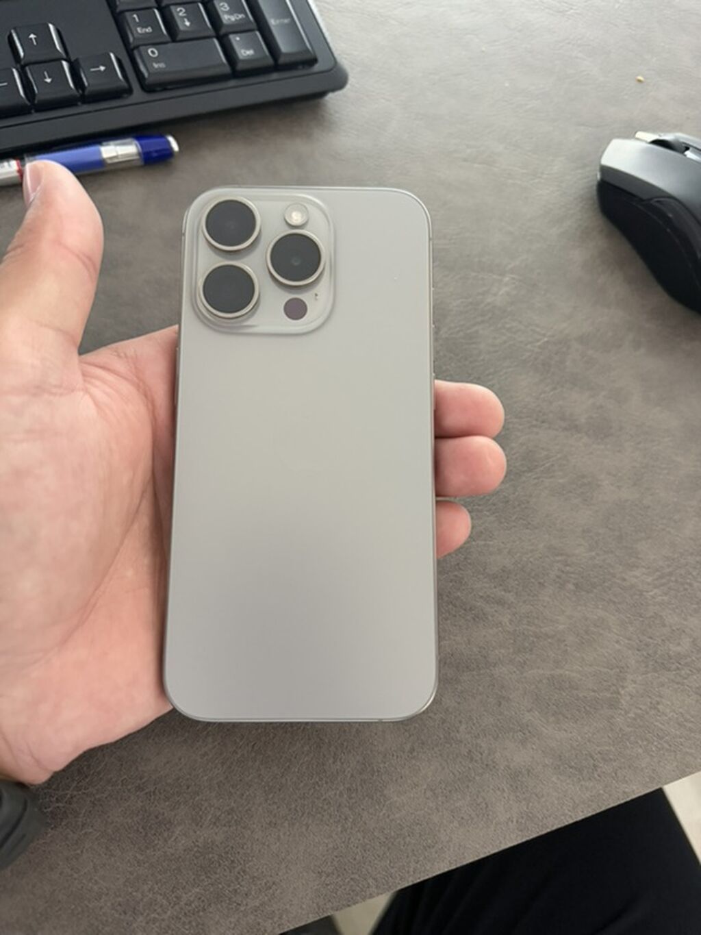 IPhone 15 Pro, Б/у, 256 ГБ, White Titanium, Защитное стекло, Чехол, Кабель, 95 % — фото 1