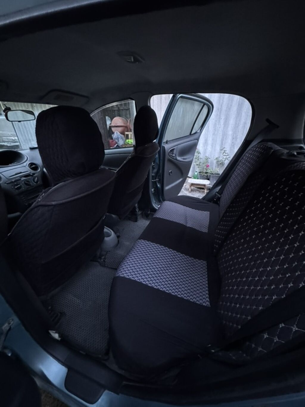 Toyota Vitz: 2001 г., 1 л, Автомат, Бензин, Хэтчбэк: фото 4