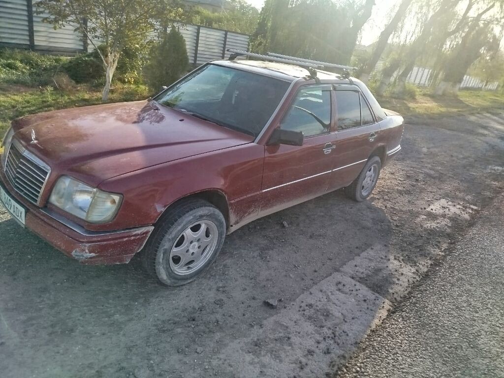 Mercedes-Benz W124: 1996 г., Седан: фото 1