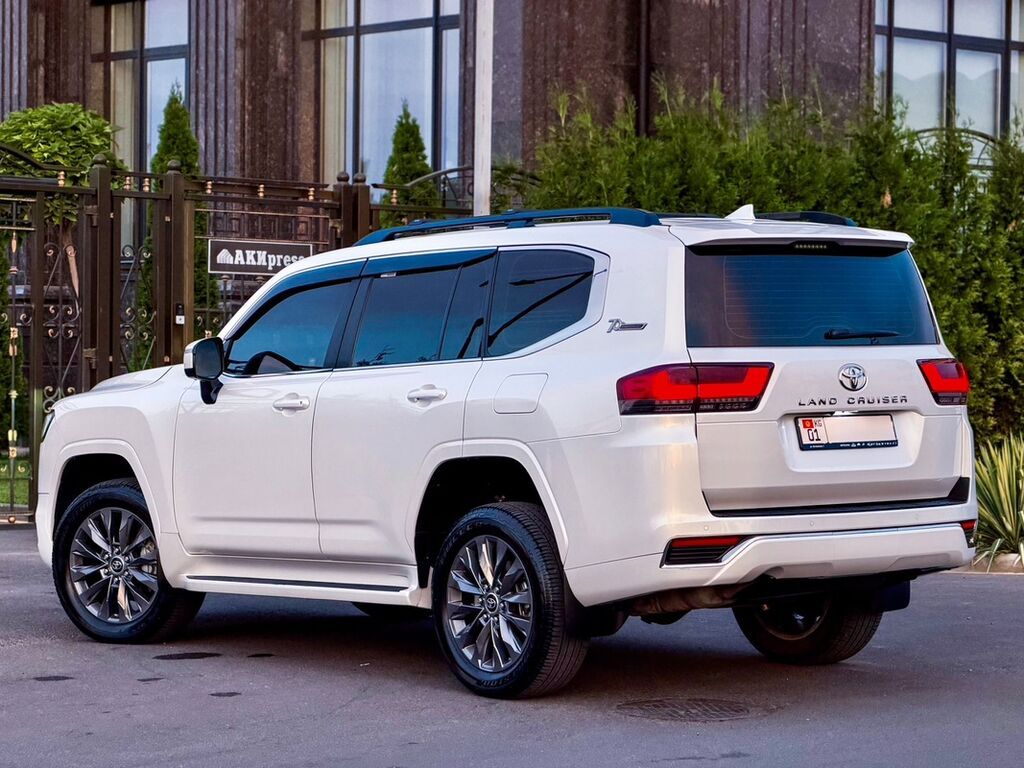 Toyota Land Cruiser: 2023 г., 3.5 л, Автомат, Бензин, Внедорожник: фото 4