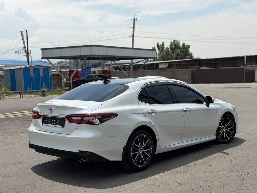 Toyota Camry: 2023 г., 2.5 л, Автомат, Бензин, Седан: фото 4
