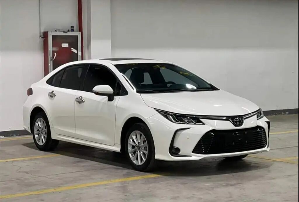 Toyota Corolla: 2021 г., 1.8 л, Вариатор, Гибрид, Седан: фото 3