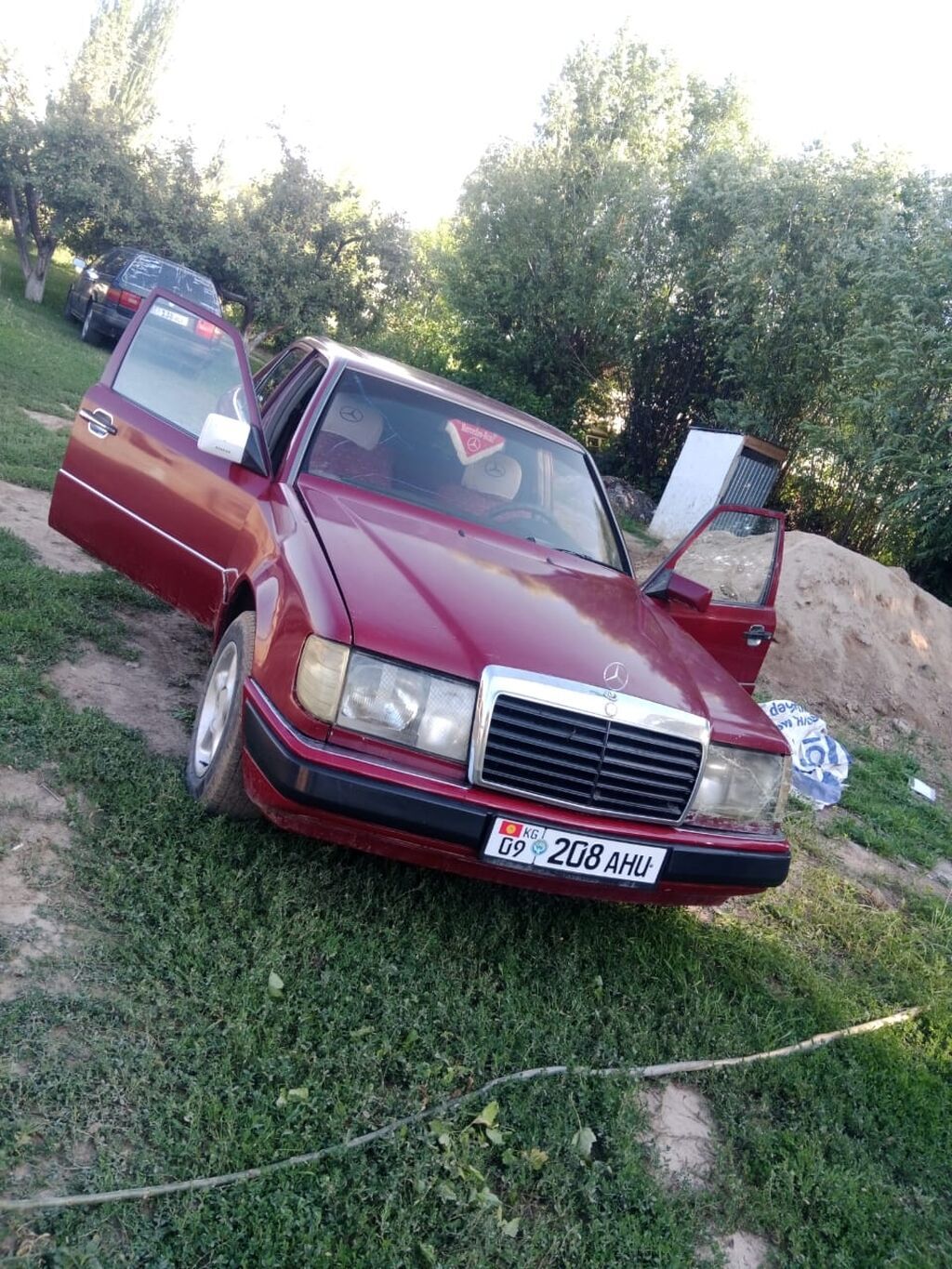 Mercedes-Benz W124: 1990 г., 2 л, Механика, Дизель, Седан: фото 3