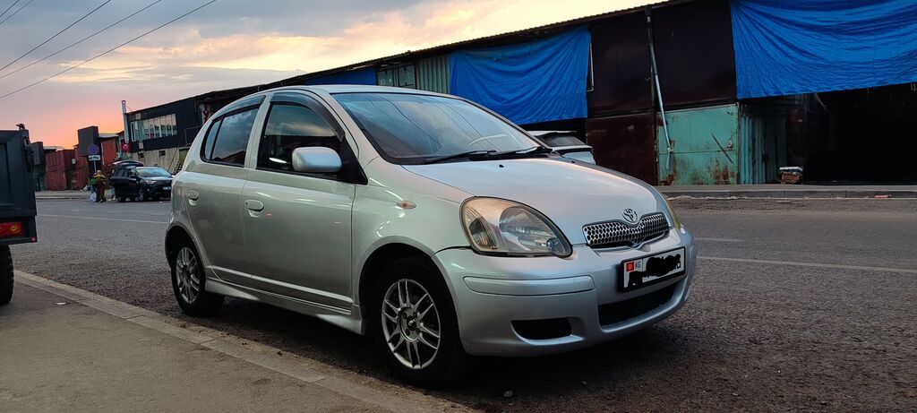 Toyota Vitz: 2003 г., 1.3 л, Вариатор, Бензин, Хэтчбэк: фото 3