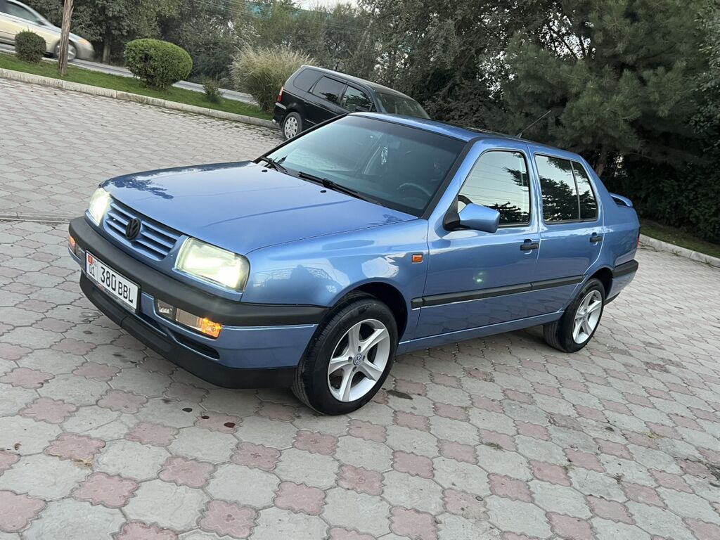 Volkswagen Vento: 1994 г., 1.8 л, Механика, Бензин, Седан: фото 2