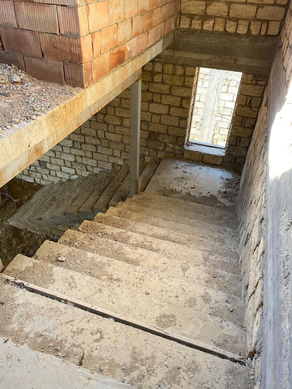 8 otaq, 322 kv. m, Təmirsiz