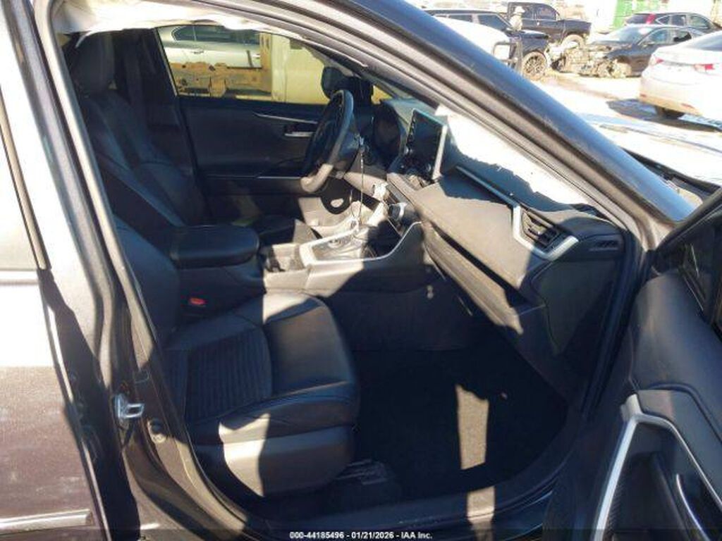 Toyota RAV4: 2021 г., 2.5 л, Автомат, Гибрид: фото 8
