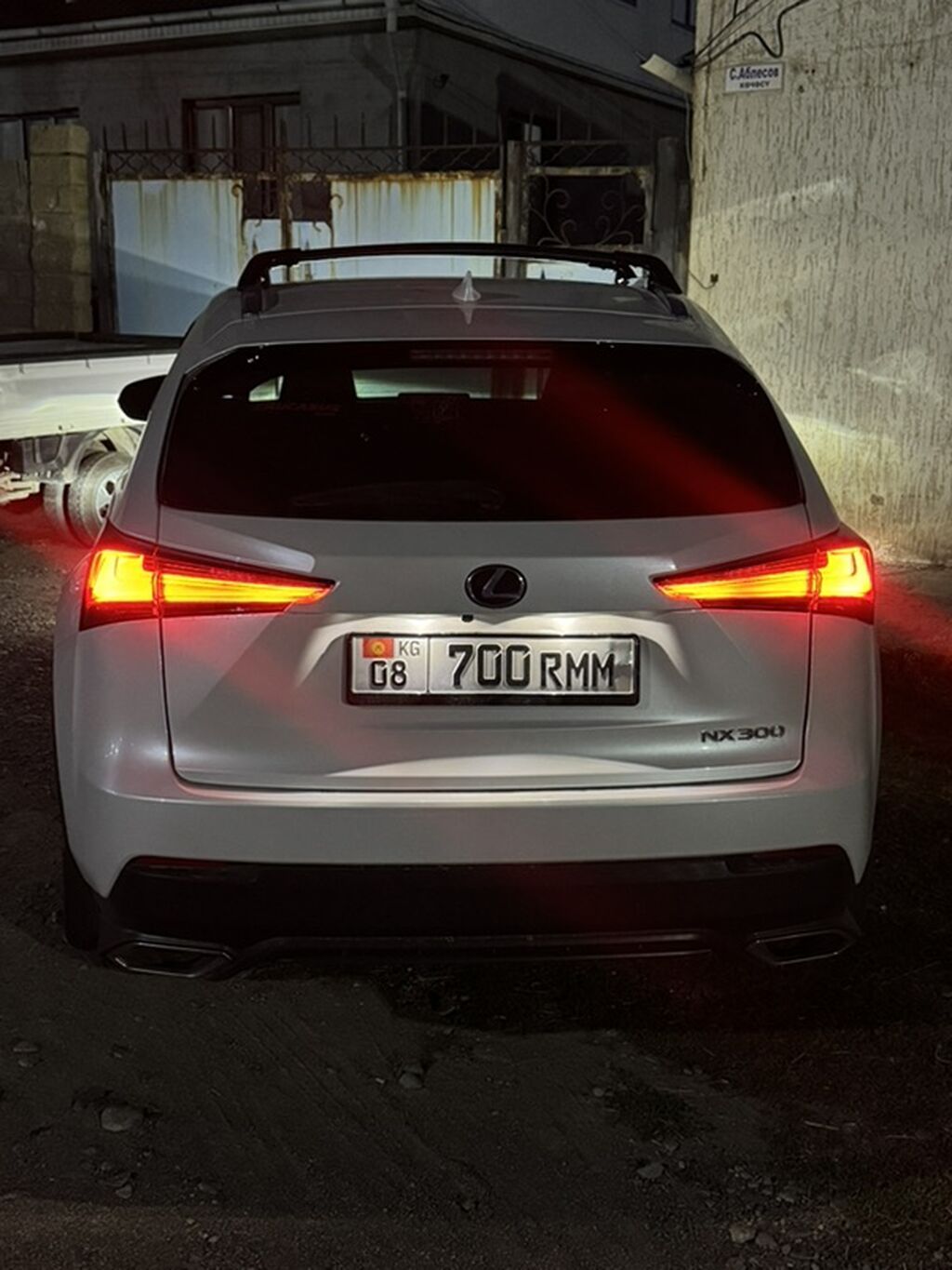 Lexus NX: 2020 г., 2 л, Автомат, Бензин, Кроссовер: фото 3