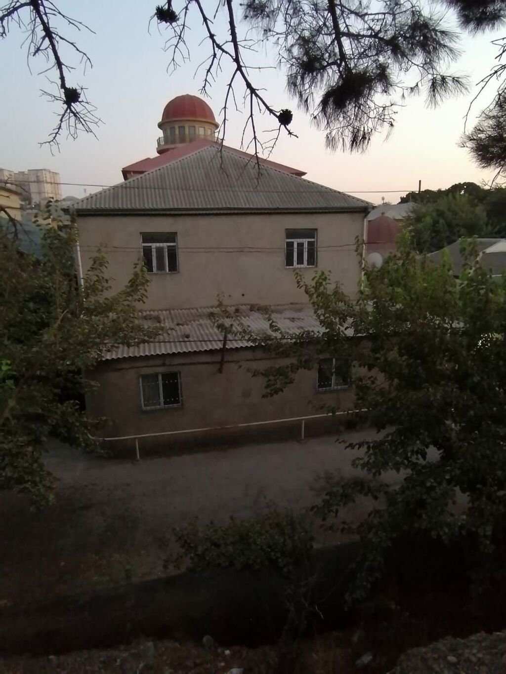 8 otaq, 360 kv. m, Orta təmir