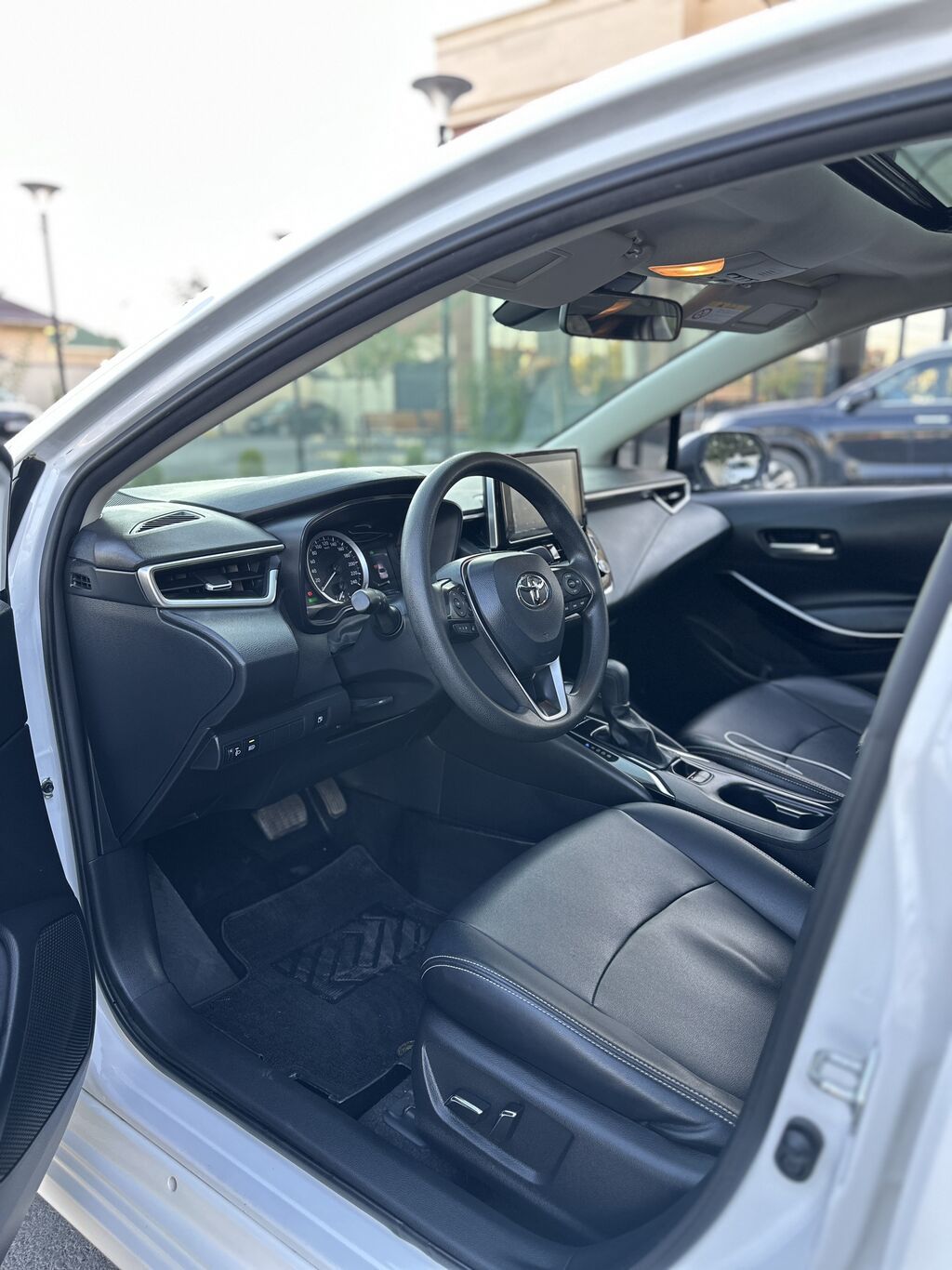 Toyota Corolla: 2021 г., 1.8 л, Вариатор, Гибрид, Седан: фото 7