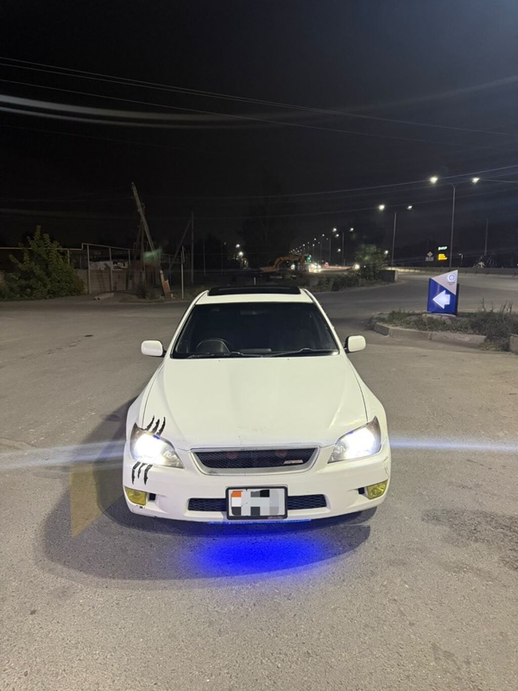 Toyota Altezza: 2000 г., 2 л, Автомат, Бензин, Седан: фото 2