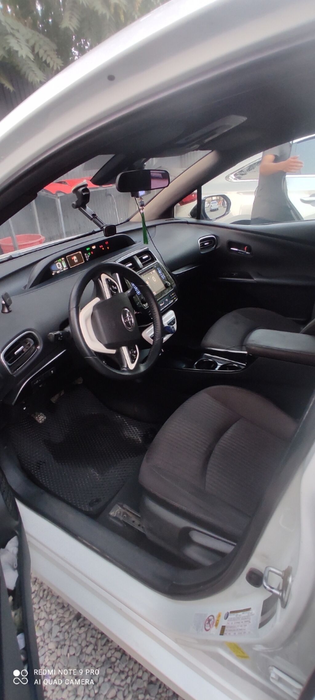 Toyota Prius: 2017 г., 1.8 л, Вариатор, Гибрид, Лифтбек: фото 6
