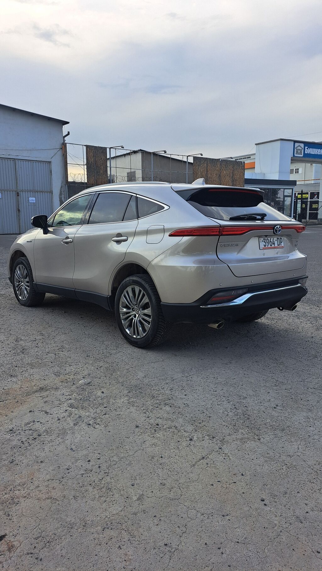 Toyota Venza: 2020 г., 2.5 л, Автомат, Гибрид, Кроссовер: фото 3