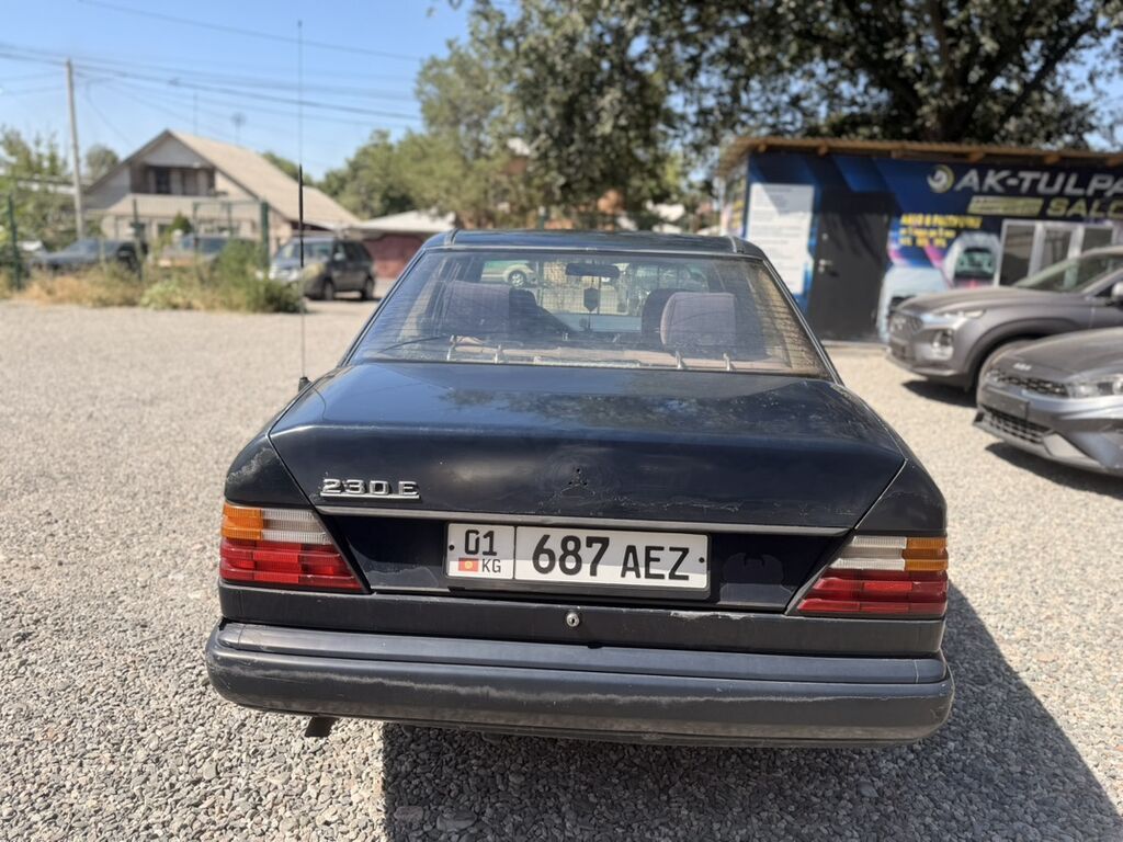 Mercedes-Benz W124: 1989 г., 2.3 л, Механика, Бензин, Седан: фото 4