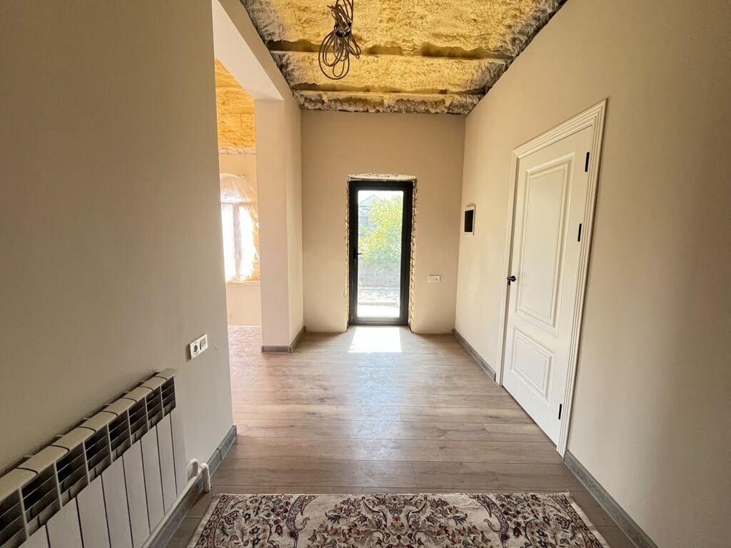 Продается дом в ж/м Ак Орго,хороший автобусныц маршрут.Рядом находится: фото 7