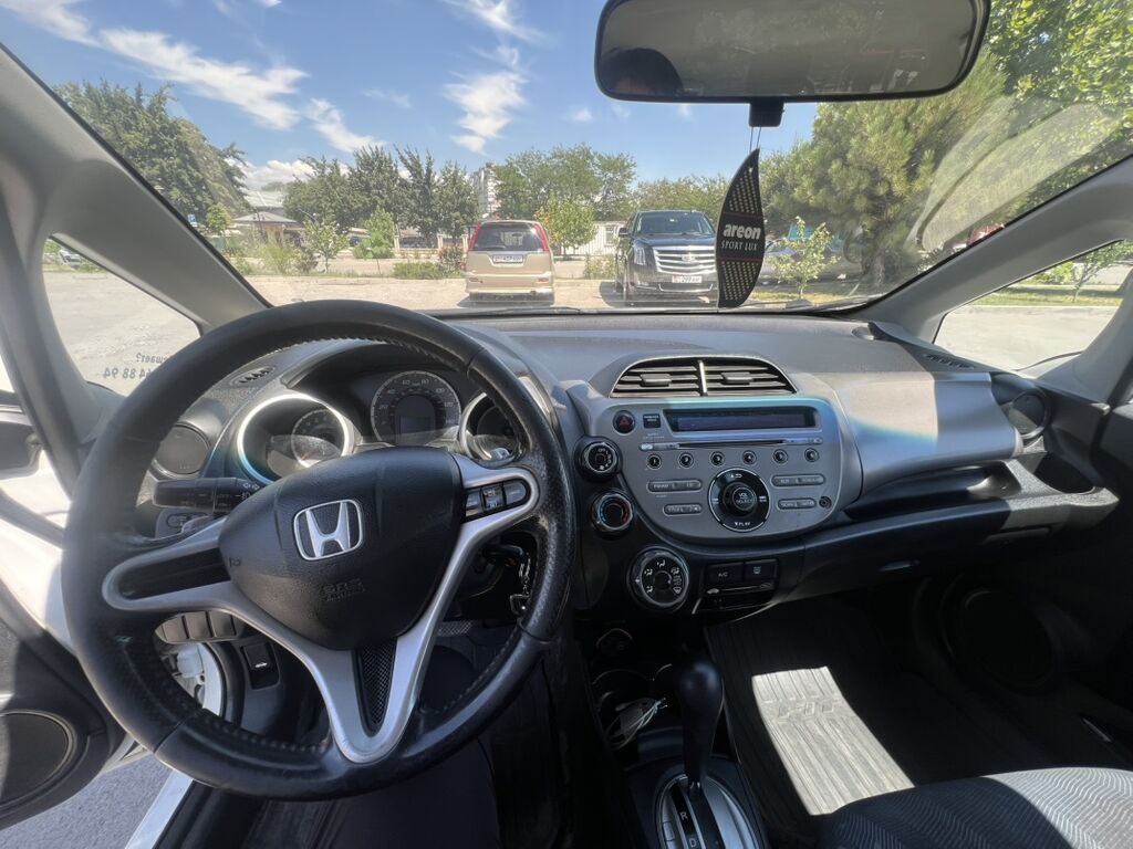 Honda Fit: 2010 г., 1.5 л, Автомат, Бензин, Хэтчбэк: фото 7
