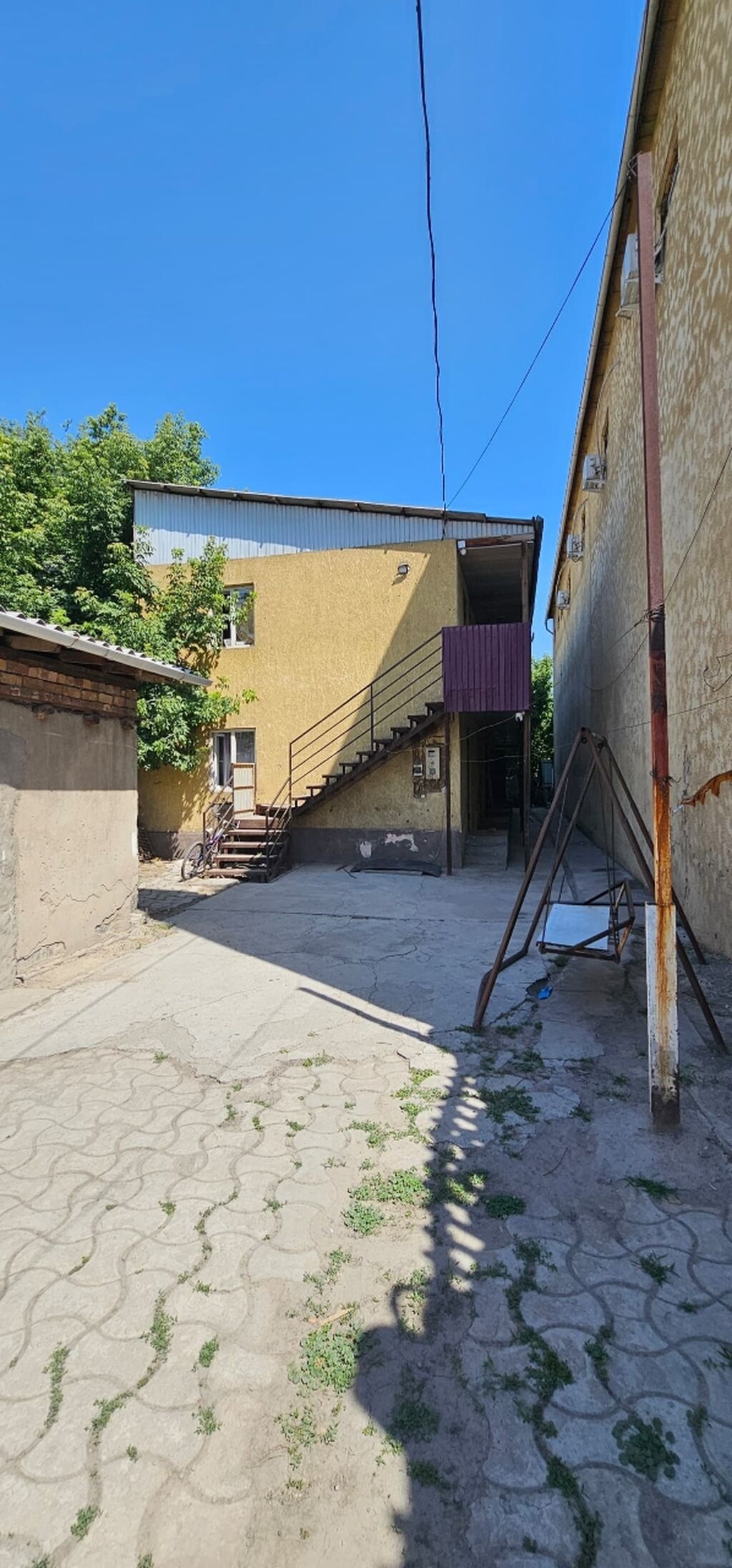 Жер там сатылат под бизнес 11 кватирант бар айына 170сом кирешеси бар