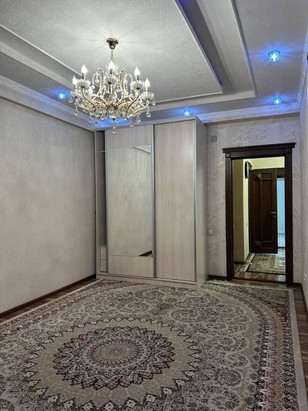 3 комнаты, Парк Т.Сатылганова, Семейным: фото 1