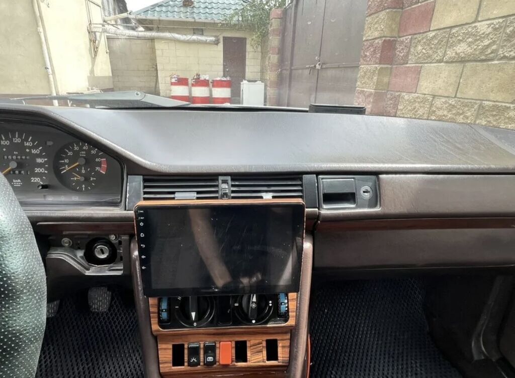 Mercedes-Benz E-Class: 1991 г., 2.3 л, Механика, Бензин, Седан: фото 6