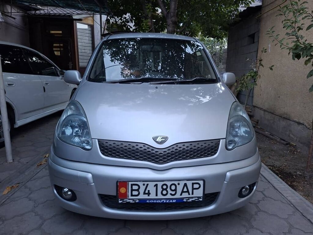 Toyota Funcargo: 2004 г., 1.3 л, Автомат, Бензин, Минивэн: фото 3