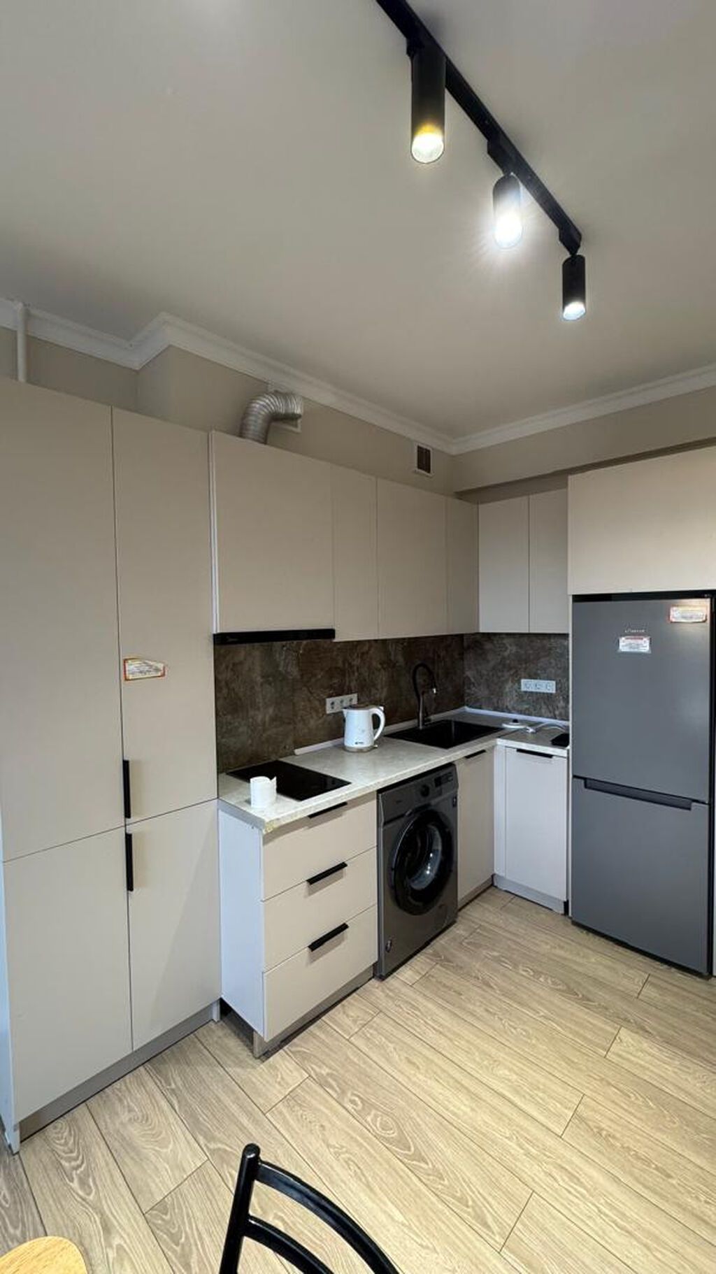 Сдается 2х комнатная в районе Асанбай 2 этаж, 85 кв.м В квартире: фото 2