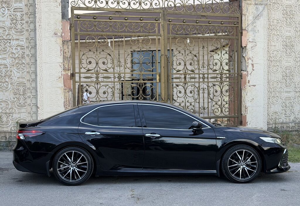 Toyota Camry: 2021 г., 2 л, Автомат, Гибрид, Седан: фото 4