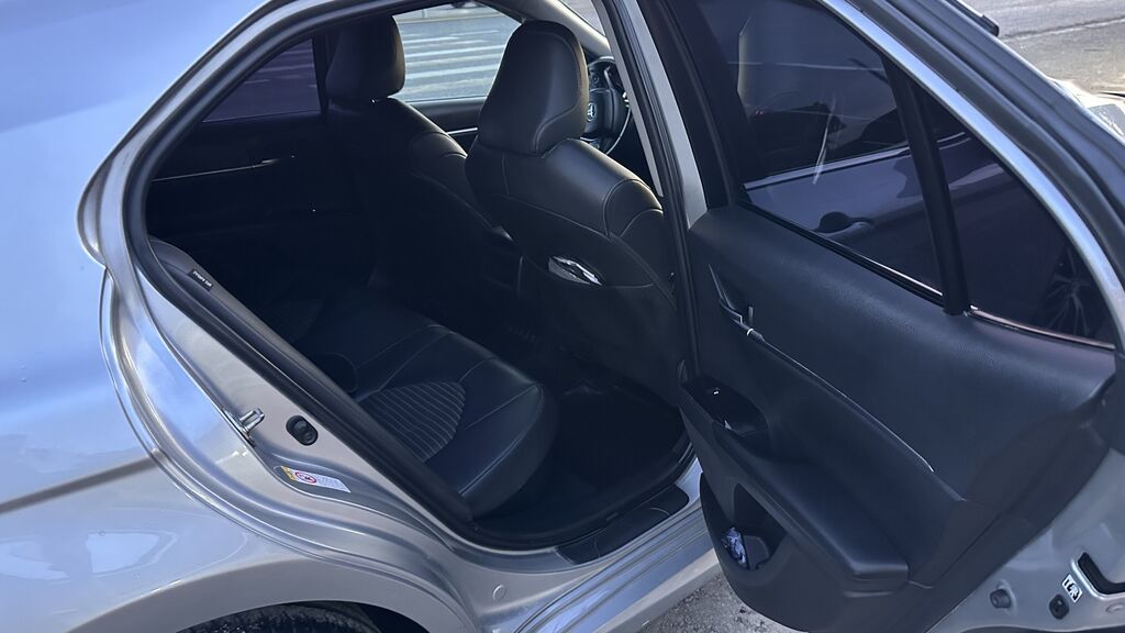 Toyota Camry: 2018 г., 2.5 л, Вариатор, Гибрид, Седан: фото 5