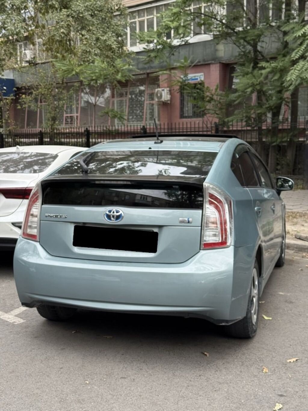 Toyota Prius: 2012 г., 1.8 л, Вариатор, Гибрид, Лифтбек: фото 4