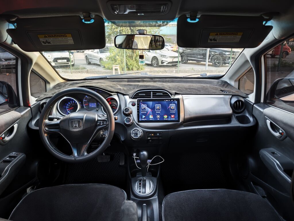 Honda Fit: 2009 г., 1.5 л, Автомат, Хэтчбэк: фото 6