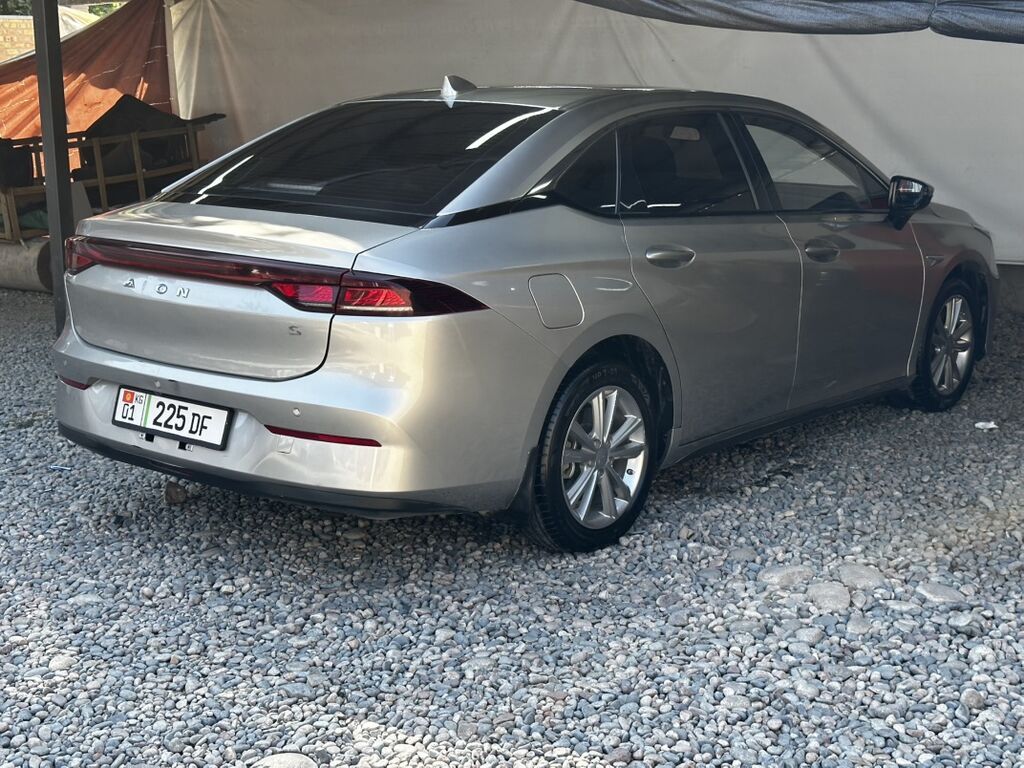 GAC AION S (седан), серебристый металлик. Ключевые особенности: -: фото 6