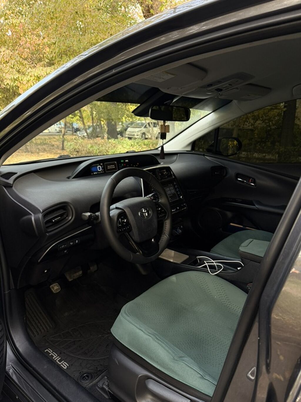 Toyota Prius: 2020 г., 1.8 л, Вариатор, Гибрид, Хэтчбэк: фото 6