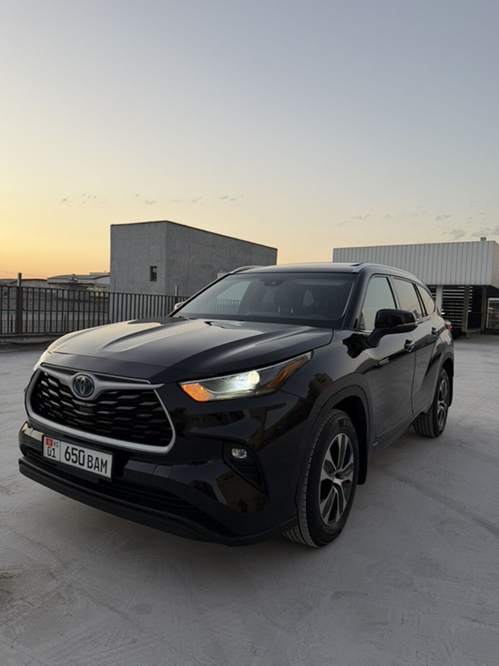 Toyota Highlander: 2021 г., 2.5 л, Автомат, Гибрид, Внедорожник: фото 2